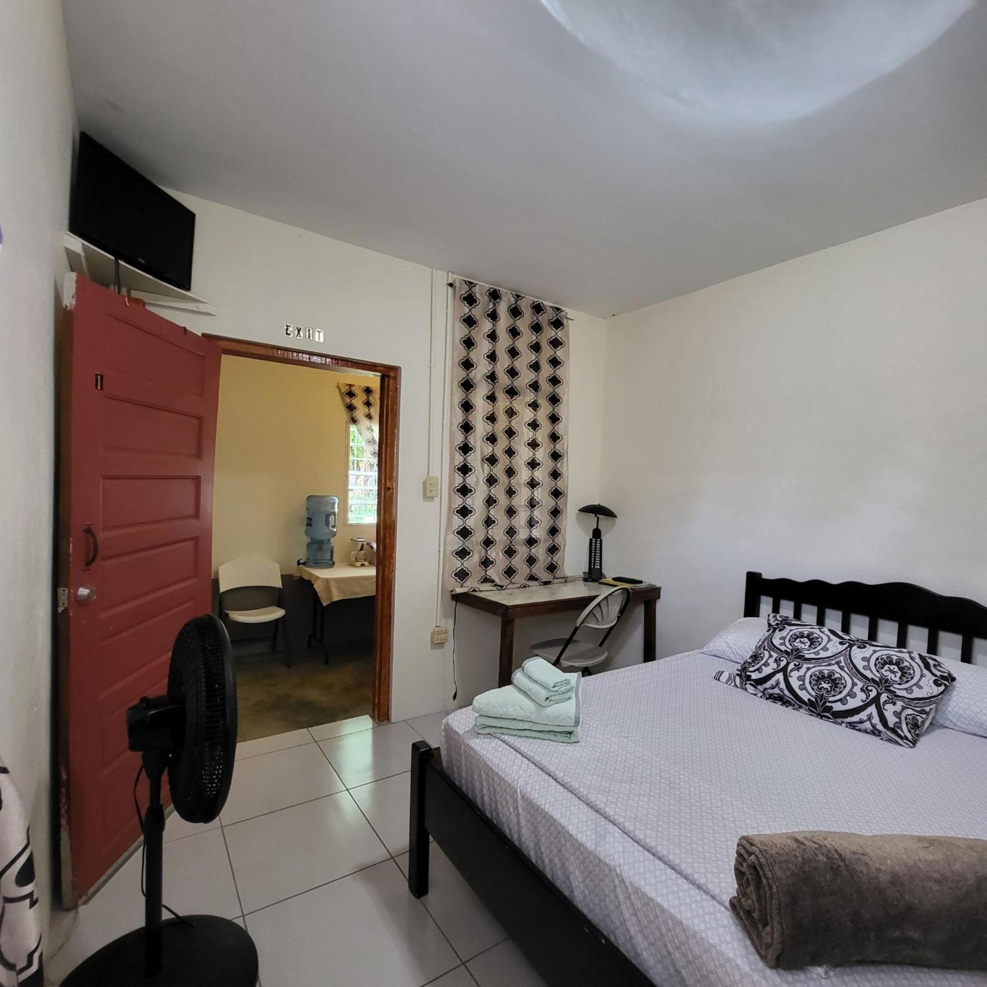 Hacienda Tropical Guest House 벨모판 외부 사진