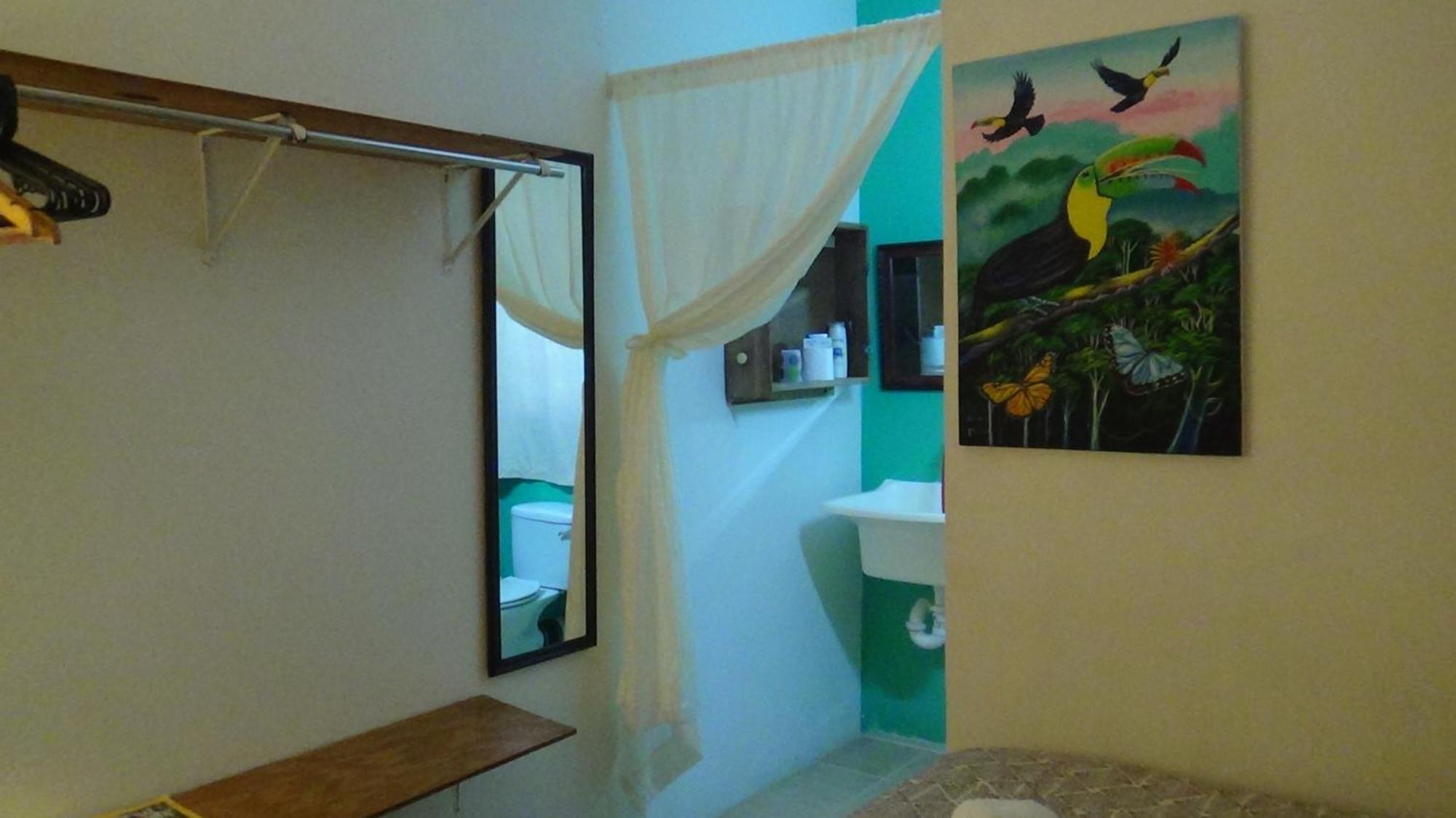 Hacienda Tropical Guest House 벨모판 객실 사진
