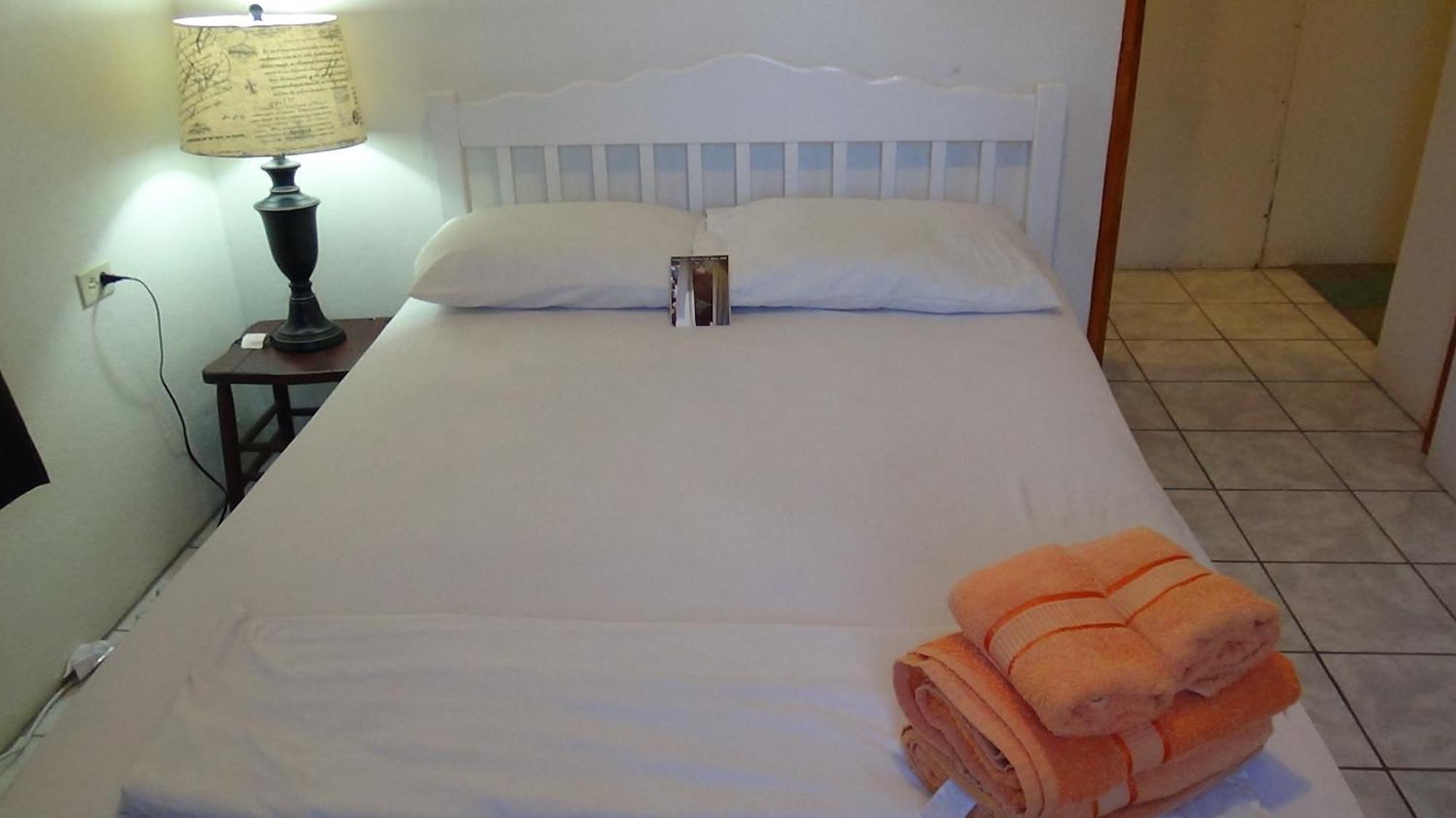 Hacienda Tropical Guest House 벨모판 객실 사진